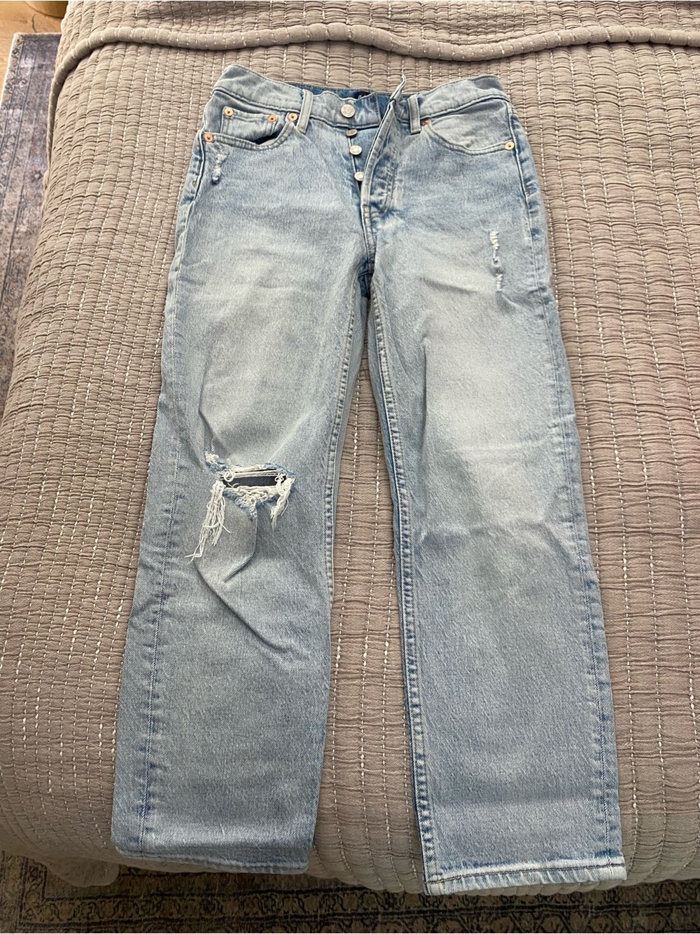 GAP Light Blue Straight Distressed women’s petite Jeans